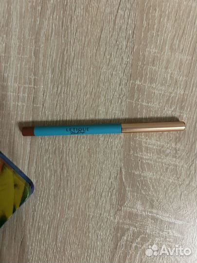 Палетка revolution, карандаш для губ