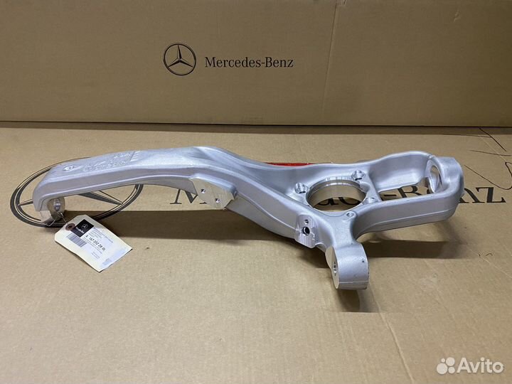 Поворотный кулак правый Mercedes W167