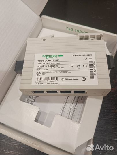 Коммутатор Connexium 4TX/1FX tcsesu043F1N0