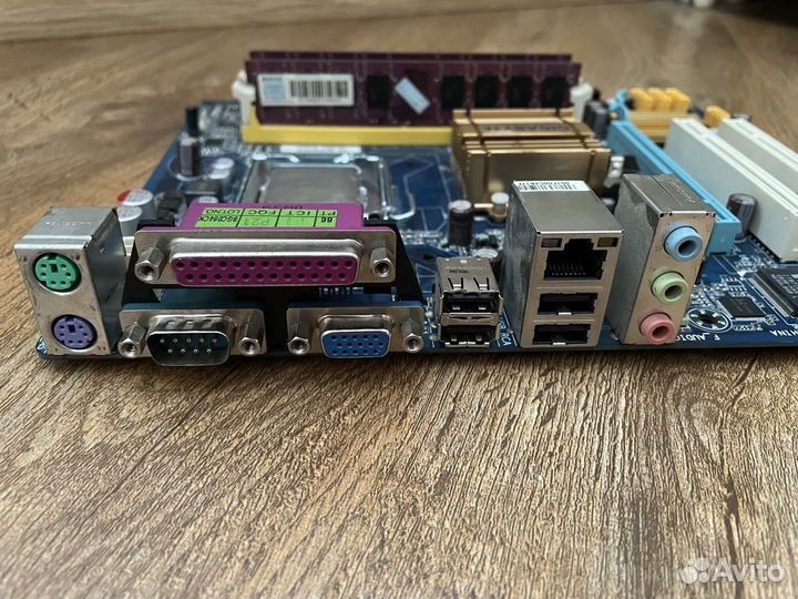 Материнская плата с процессором и памятью