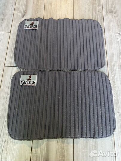 Много конной амуниции