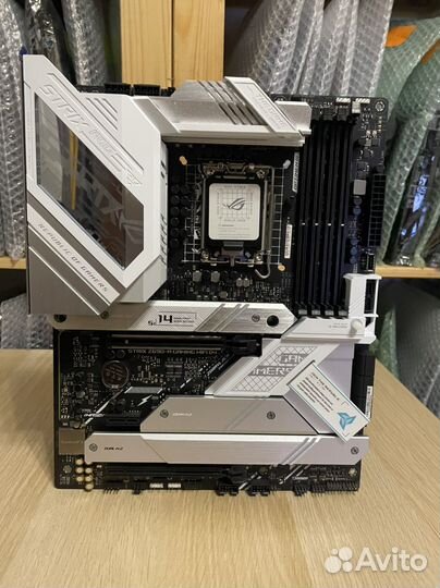 Asus Strix Z690-A Gaming Wifi D4