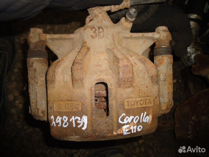 Суппорт передний левый (Toyota Corolla)