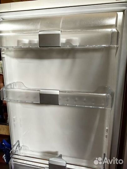 Холодильник blomberg