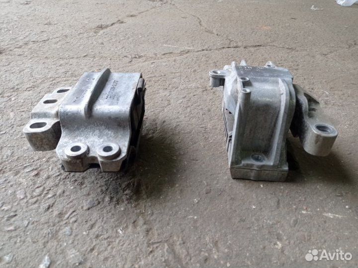 Подушка двс Volkswagen Passat B6 седан caxa 2008