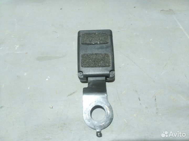 Ответная часть ремня безопасности передняя левая