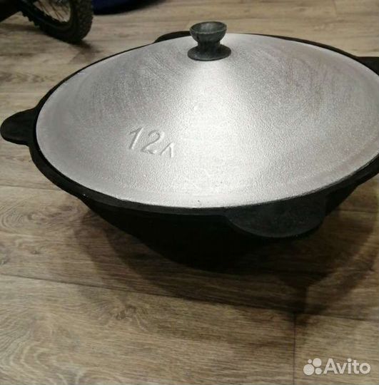 Казан чугунный 12 литров. Плоское дно