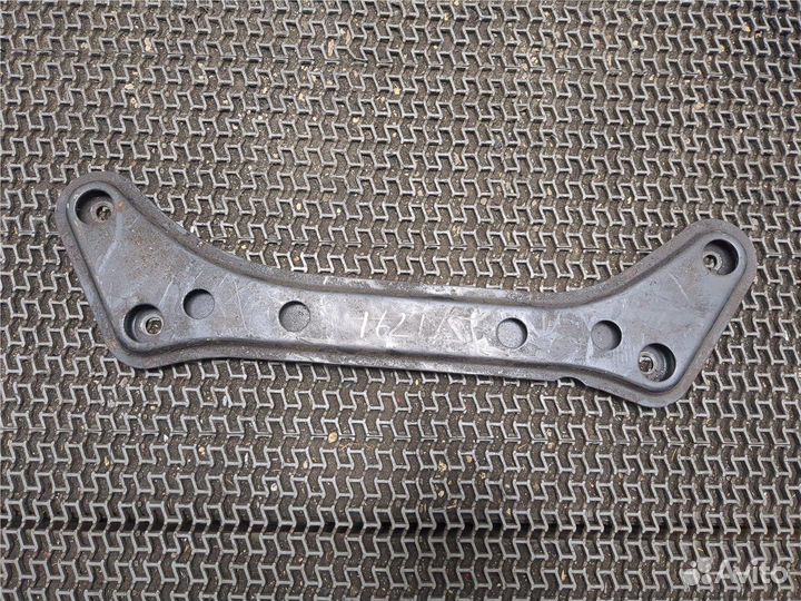 Балка подвески передняя Mazda Tribute 2007, 2008