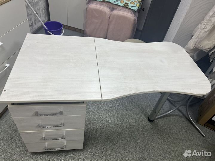 Маникюрный стол складной бу