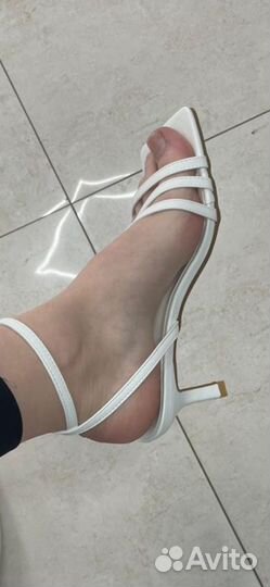 Босоножки на шпильке
