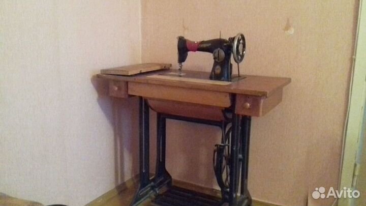 Швейная машина с ножным приводом (Подолская)