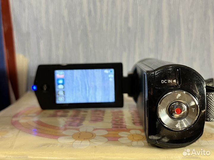 Видеокамера Samsung HMX-QF30