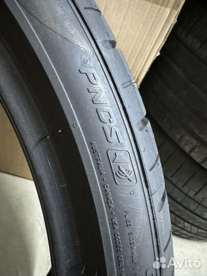 Pirelli P Zero PZ4 255/35 R21 98Y