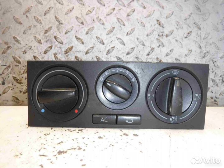 Блок управления отопителем VW Golf 4/Bora 1997-05
