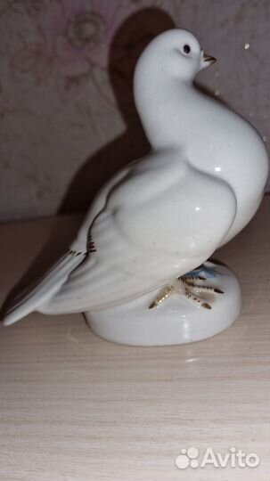 Статуэтка, Голубь белый