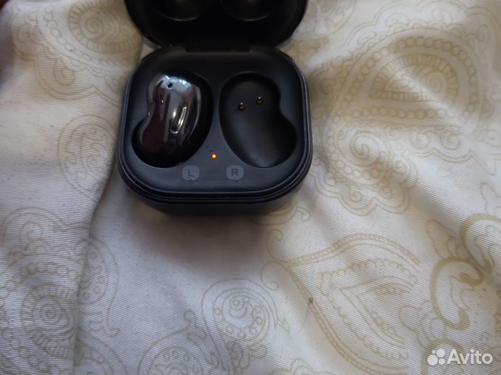 Samsung galaxy buds live кейс плюс левый наушник