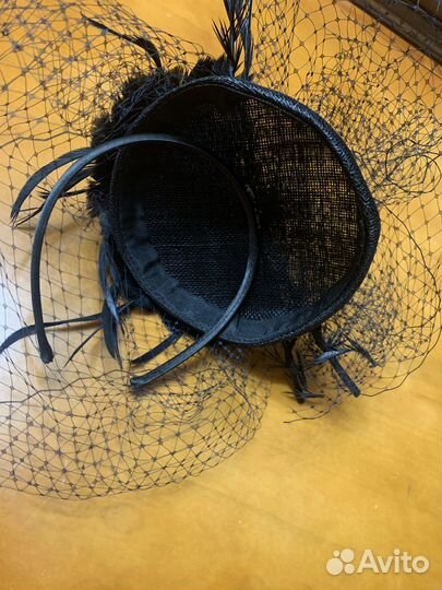 Шляпка с сеточкой на ободке