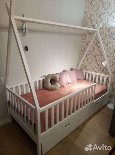 Детская кровать из массива дерева