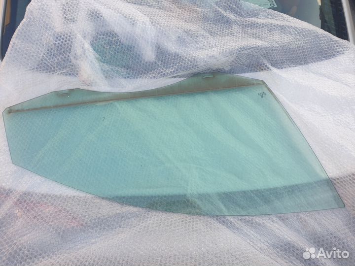 Стекло правое passat б6