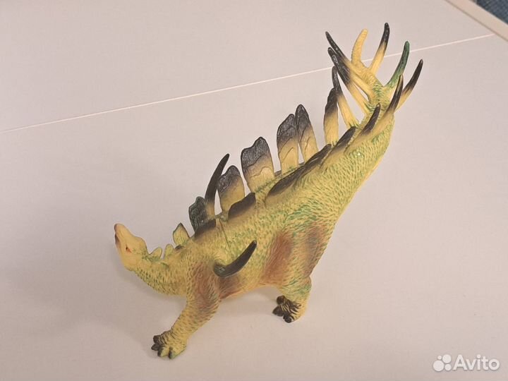 Динозавр кентрозавр 20 см