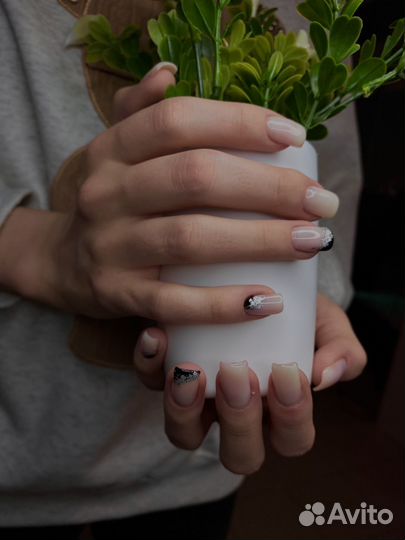 Нужна модель на маникюр