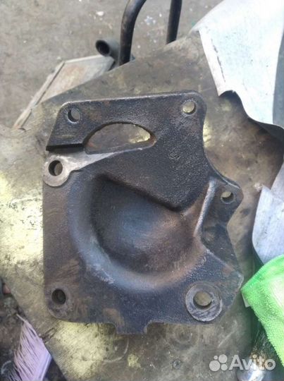 Кронштейн крепления рулевого редуктора с Гур