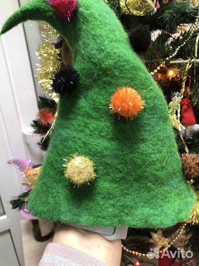 Елочка - колпачек на шампанское, на стол - сувенир