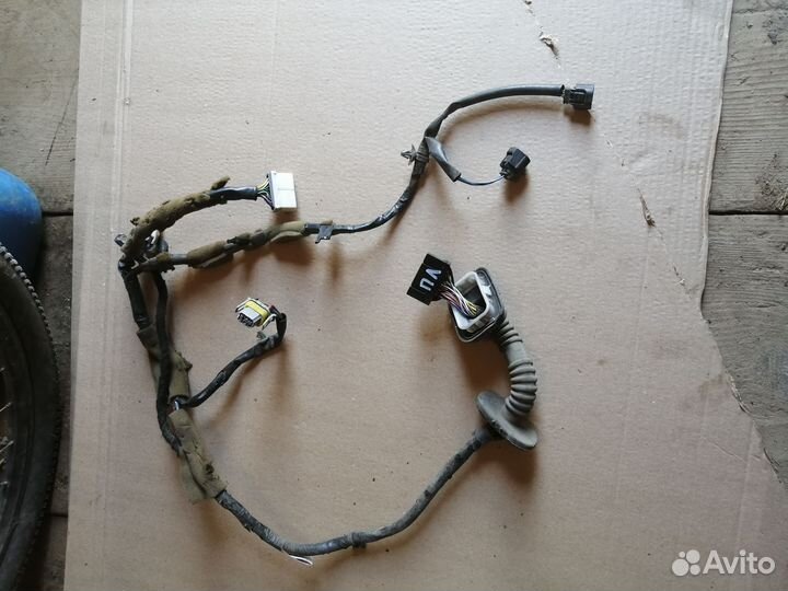 Проводка двери Митсубиси Каризма