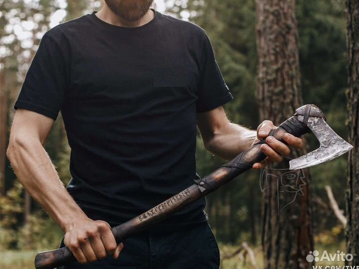 Кованый топор исторический скандинав