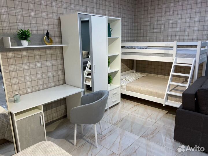 Письменный стол для школьника 