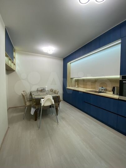 2-к. квартира, 70,3 м², 1/9 эт.