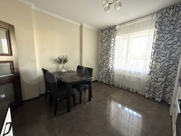 2-к. квартира, 80,4 м², 2/10 эт.