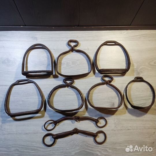 Старинные кованые стремена, удила