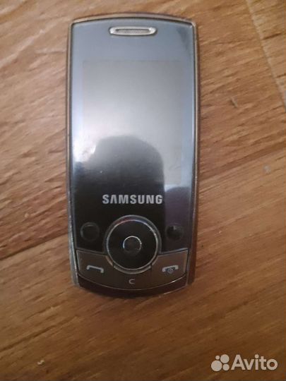 Samsung E2121B