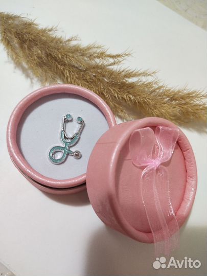 Украшения для мед работника