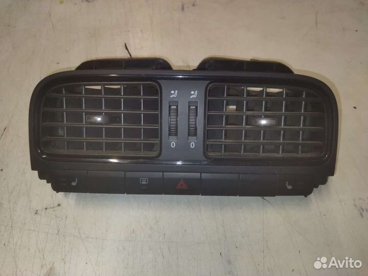 Центральная панель с дефлекторами VW Polo