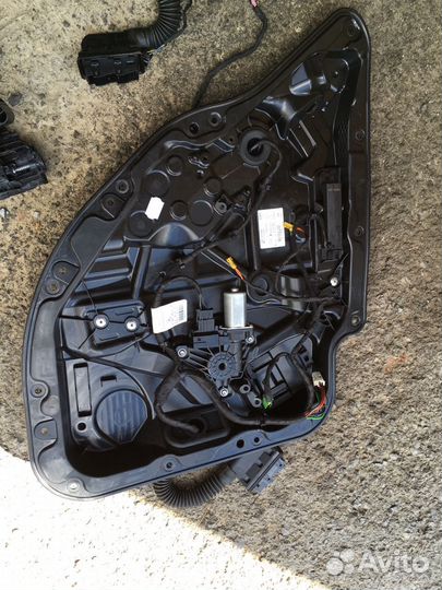 Стеклоподъёмники дверей Mercedes W205