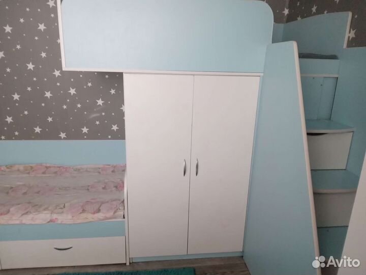 Двухъярусная кровать