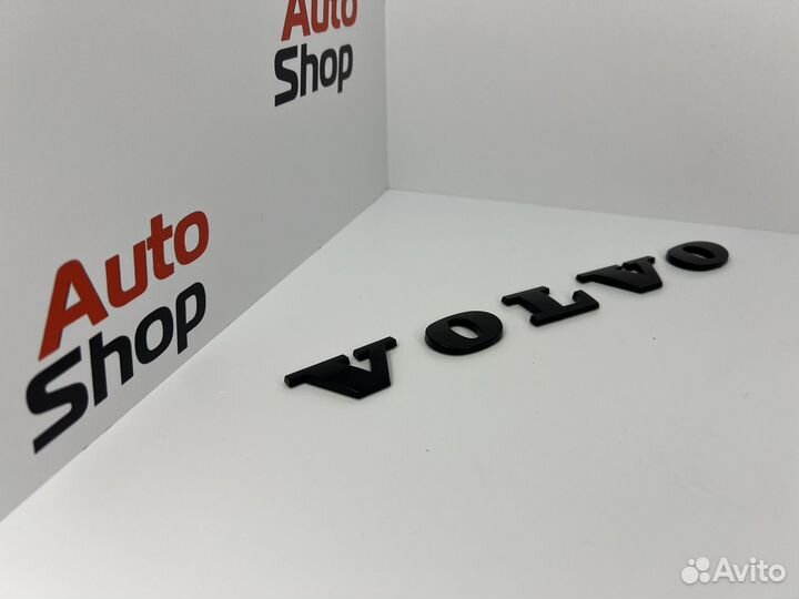 Надпись Volvo на багажник