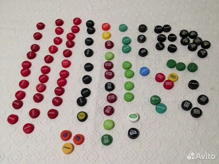 Крышки от пластиковых бутылок.Тубус.Коробки