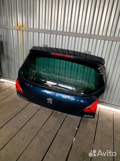 Крышка багажника Пежо 3008 дефект Peugeot 3008