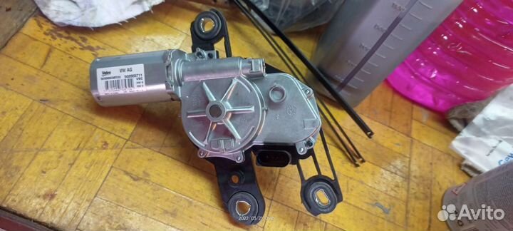 Мотор стеклоочистителя заднего стекла