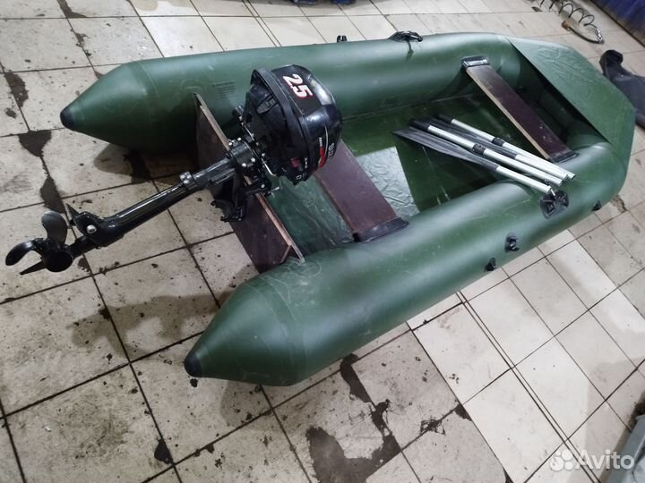 Лодка 2,8 с мотором 2,5