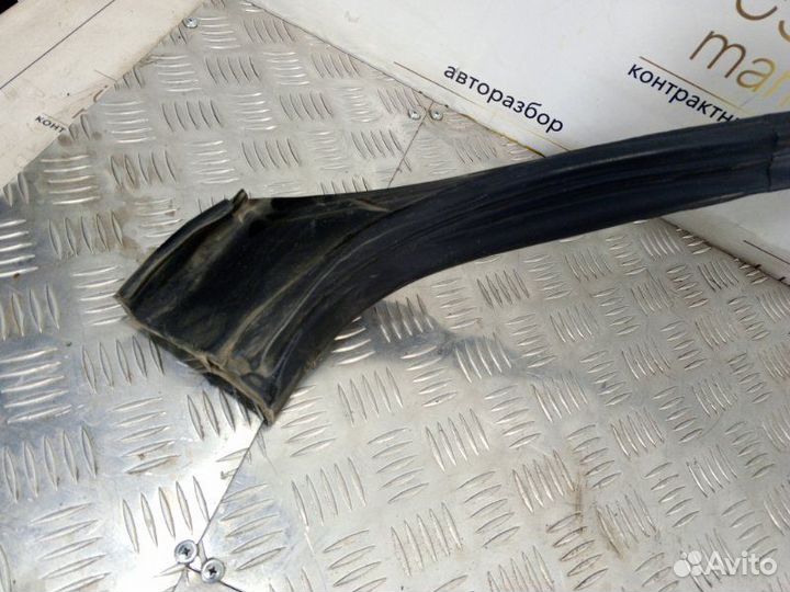 Уплотнитель кузова левый Fiat Albea 1.4 2010