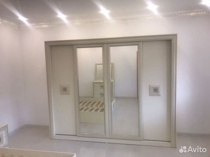 Спальный гарнитур