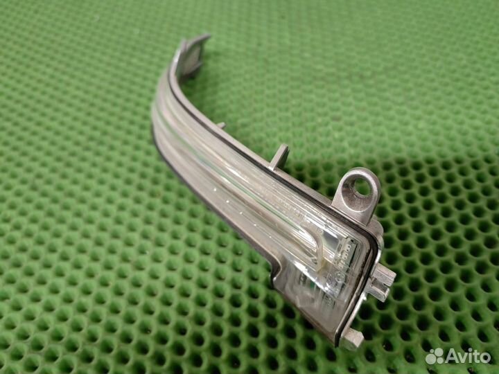 Повторитель поворота в зеркало правый Bmw F36