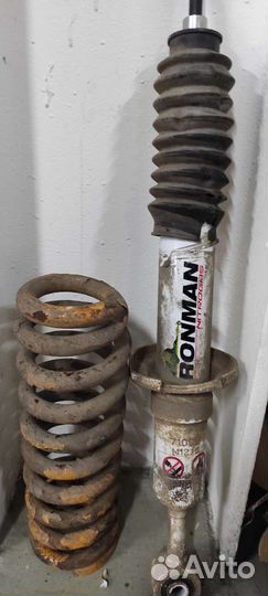 Передние амортизаторы с пружинами Toyota Hailux
