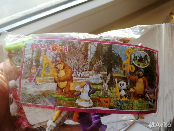 Серия киндеров Маша и медведь 6