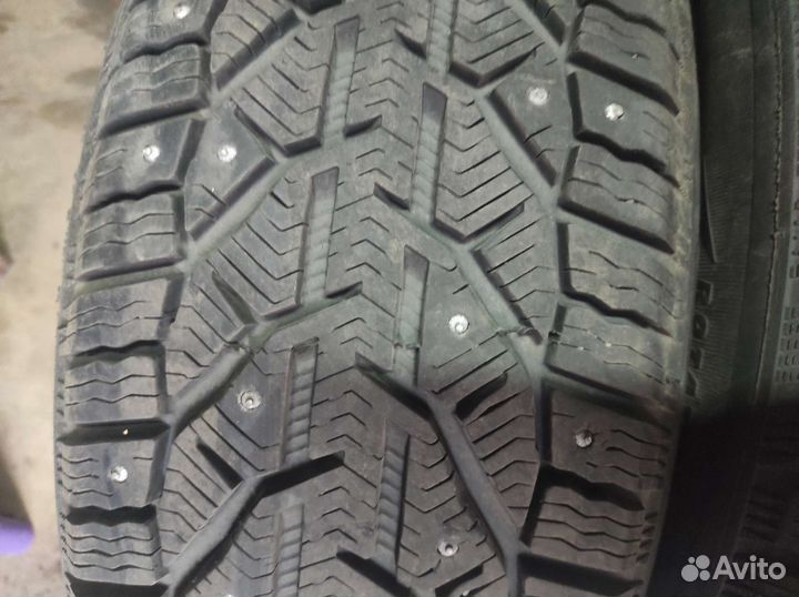 Kormoran SUV Stud 215/60 R17 30B