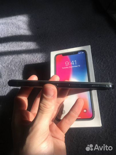 Телефон iPhone X 64 gb